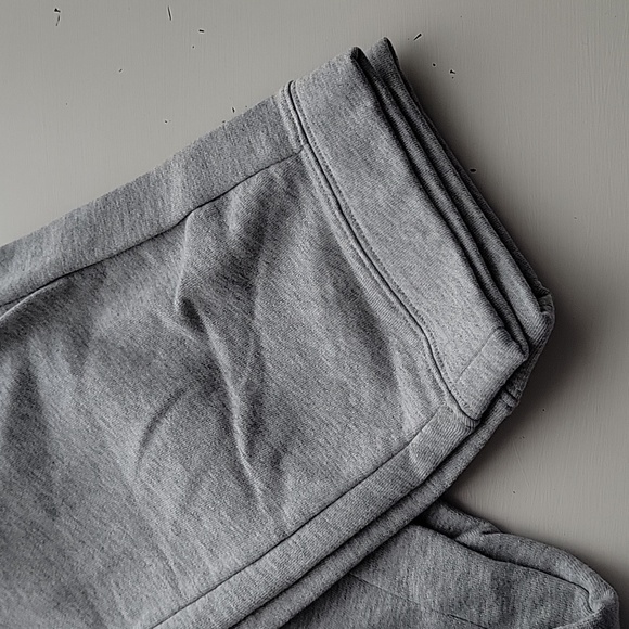 GAP Sweatpants - Picture 2 of 3